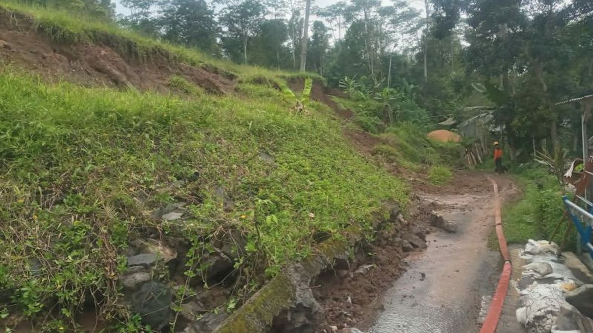 Tasikmalaya-Pangandaran Tertutup Longsor, BPBD Sarankan Warga Gunakan  Jalur Alternatif