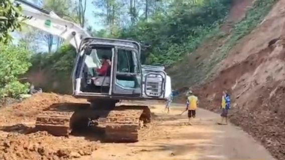 Le chemin de fer sud de Garut est de nouveau normal après avoir été fermé en raison d'un glissement de terrain