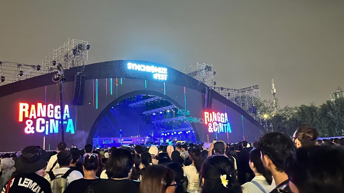 Synchronize Fest 2025 Made Baper Through Music Performance From Rangga & Cinta