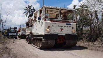 PMI Hagglund BV206战术车辆部署以疏散Kobokan Hamlet的Semeru火山爆发受害者