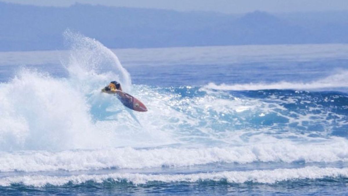 桑迪亚加·乌诺说，在班育旺宜举行的世界冲浪联赛将提升印尼的旅游形象