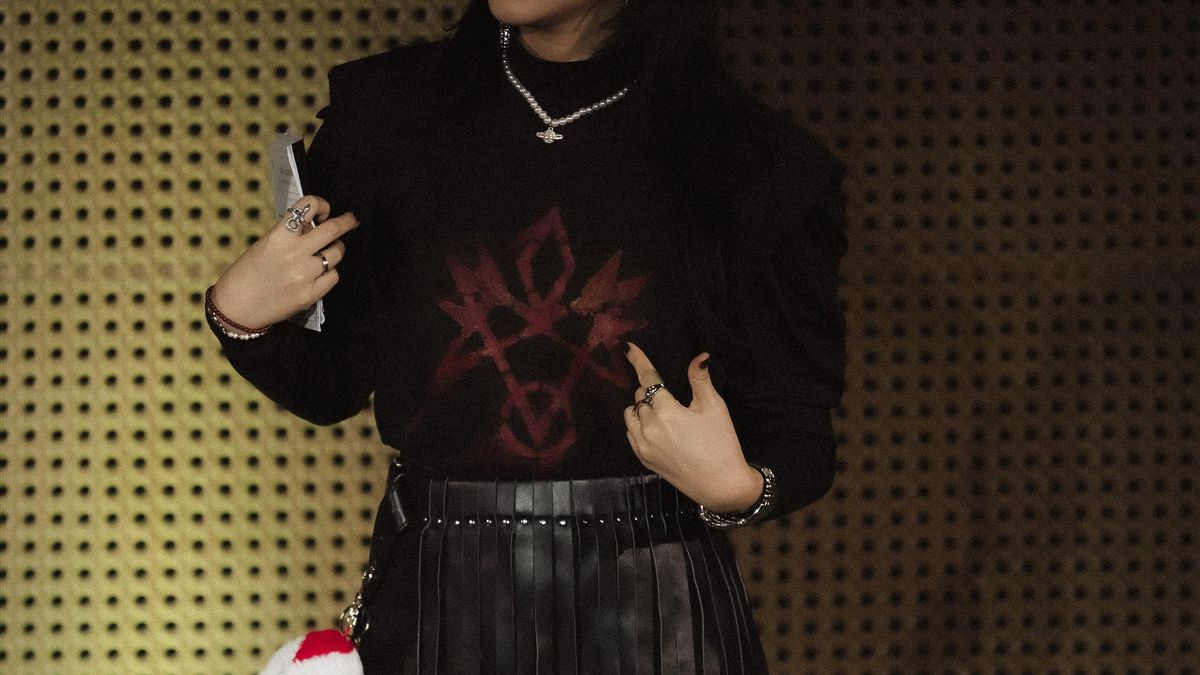 Isyana Sarasvati Luncurkan Single <i>terima kasih dariku</i> sebelum Capai Babak Akhir <i>EKLEKTIKO</i>