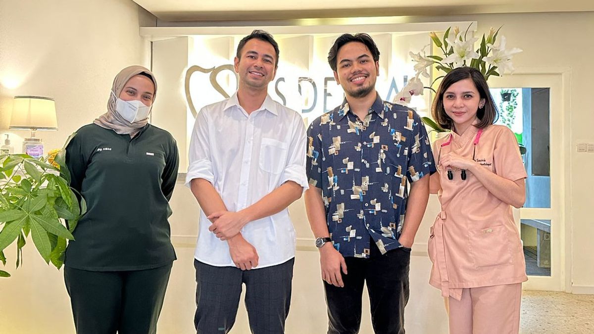 Supporting In-laws' Business, Raffi Ahmad Dental Care At Rieta Amilia Beta's Clinic