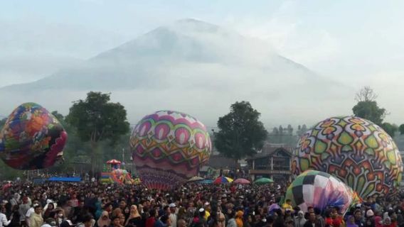 Dilema Balon Udara Lebaran: Perlukah Tradisi yang Membahayakan Dipertahankan?