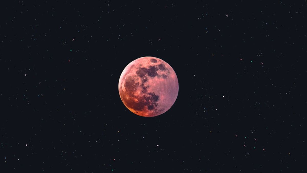 Phénomène Eclipse, Super Blood Moon On Vesak Celebration Night