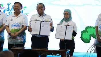 جاكرتا - وقعت حكومة مقاطعة DKI اتفاقا بشأن التآزر في إدارة النفايات مع وزارة PU