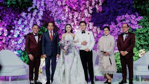 Jokowi는 Mahalini-Rizky Febian의 결혼식에 참석했고 네티즌은 봉투 내용에 의문을 제기했습니다.