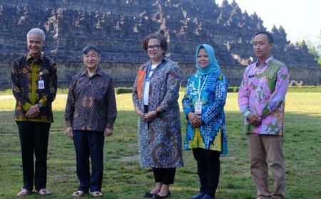 Kunjungi Magelang, Kaisar Naruhito Selfie di Candi Borobudur