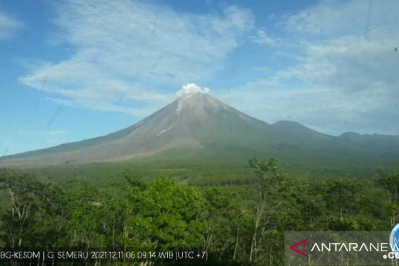 Comment Le Mont Semeru Est-il Actif Depuis Minuit ?
