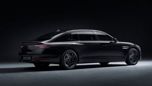 Genesis Luncurkan G90 Long Wheel Base Black di Korea, Ini yang Istimewa