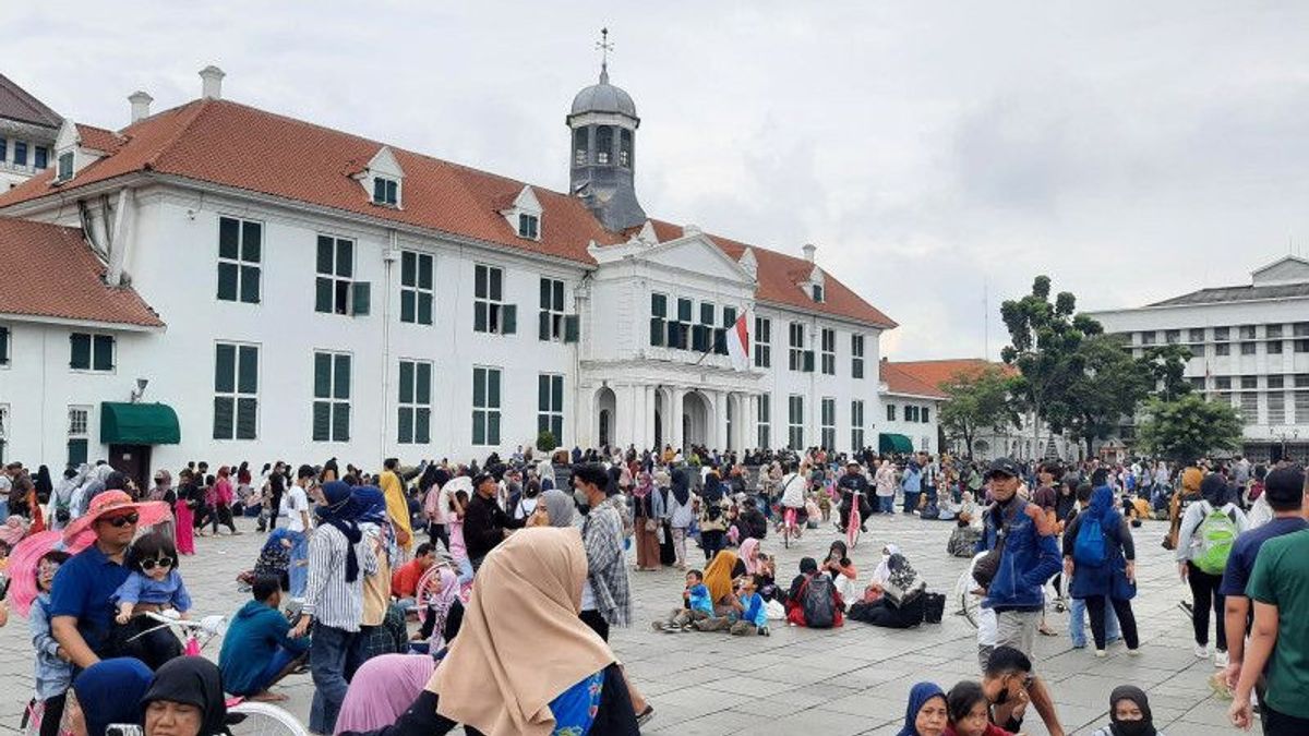 Christmas Holiday, Fatahillah Museum With Visitors