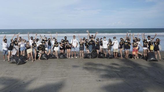 Good Ponsel Angels Bantu Bersihkan Pantai dan Tanam Mangrove dalam Memperingati Earth Day