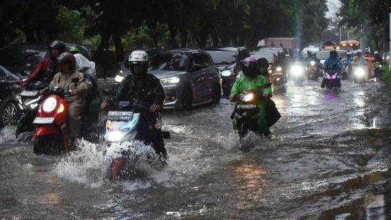 Thursday Morning, 40 RTs In Jakarta Flooded And 5 Roads Inundated