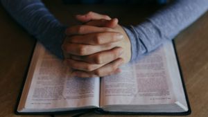 Sistem yang Mengatur Kepercayaan dan Peribadatan Kepada Tuhan Adalah? Ini Jawaban untuk TTS