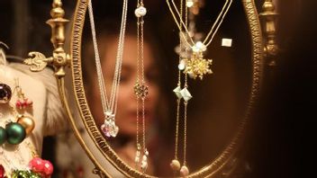 Masuk Toko Bunga, Perampok di Malaysia Gondol Kalung Emas Wanita Senilai Rp53 Juta