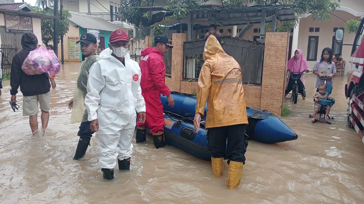 Floods As High As 1 Meter In Teluk Naga Tangerang, 1494 People Affected