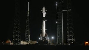 Falcon 9 SpaceX Luncurkan 28 Satelit Starlink, Capai Penerbangan Ke-130 