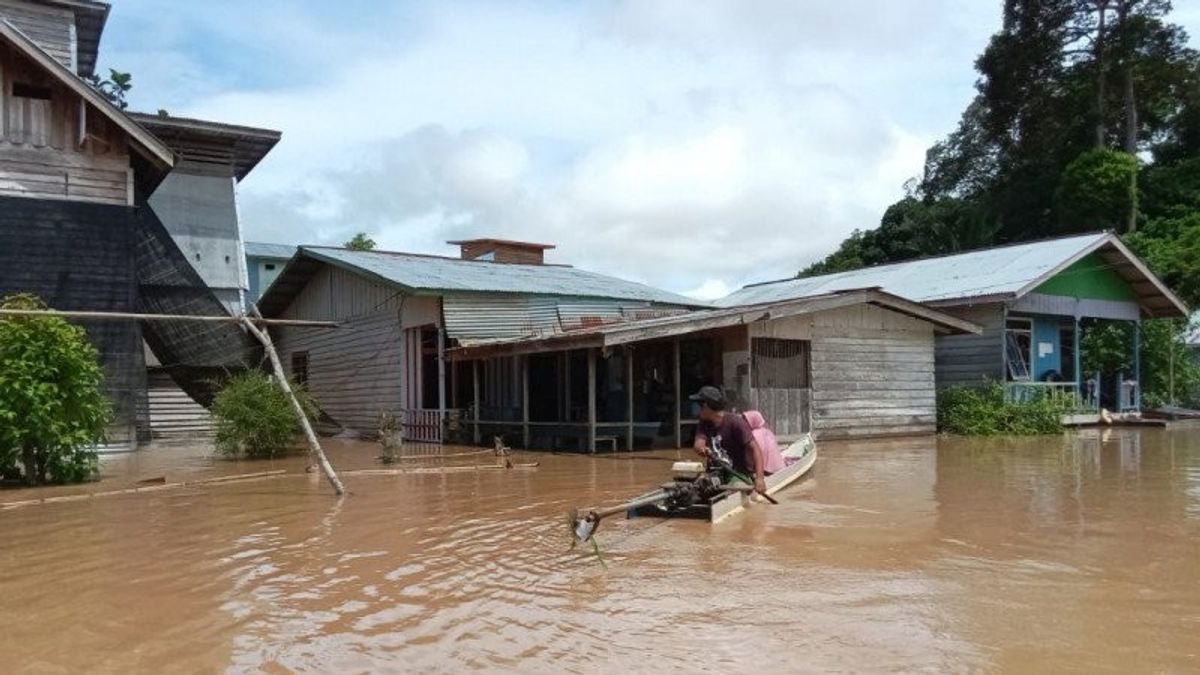 センバクンの洪水犠牲者、北カリマンタンは避難を拒否し、将校は上昇水と野生の獣に注意を呼び起こす