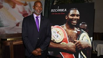 Lennox Lewis Reminds Fury About Rematch Against Usyk