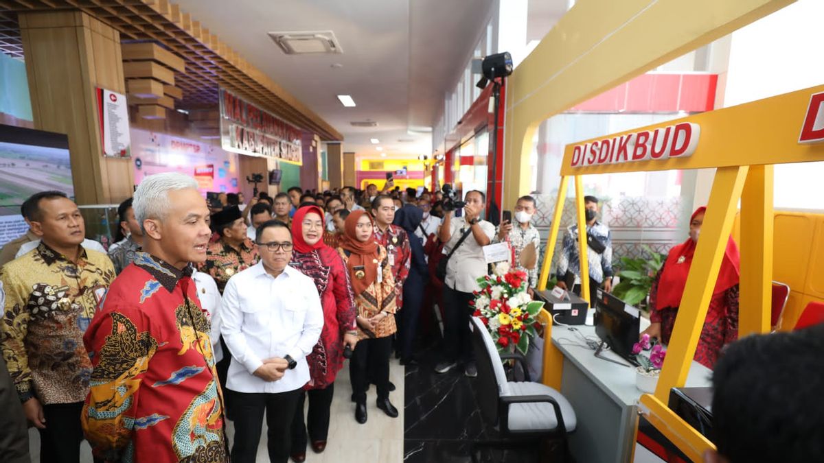 Ganjar Pranowo Encourages Public Service Malls To Rise To Digital Level