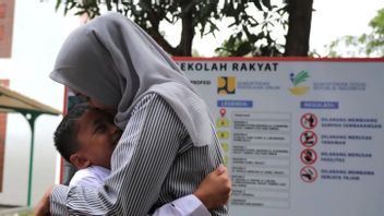 Hundreds Of Students And Teachers Resign, What Is The Fate Of People's Schools?