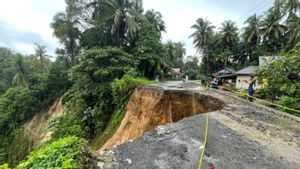 Cuaca Ekstrem Picu Longsor, Jalan Penghubung Padang Pariaman–Agam Putus