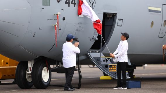 Accompanied By Prabowo, Jokowi Hands Over Super Hercules Plane To Indonesian Air Force