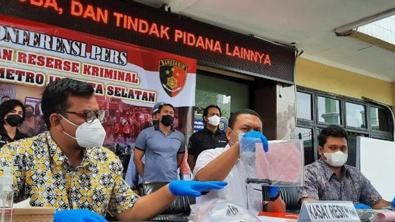 Pembawa Pisau di Polres Jaksel Pimpinan Pecinta Habib Bahar Garut, Dapat Chat WA Agar Datangi Kantor Polisi