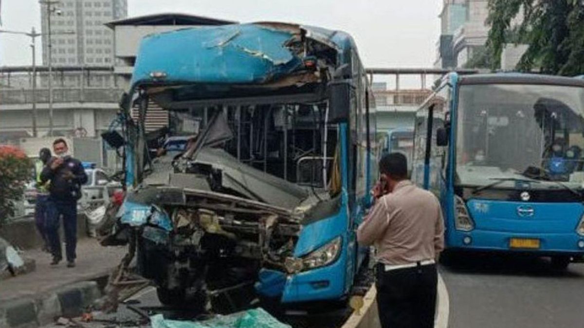 VIDEO: Driver Suspected Of Epilepsy, Cause Of Deadly TransJakarta Accident At MT Haryono