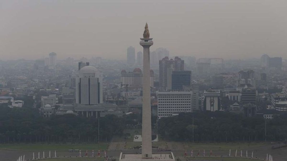 Still Wearing Masks, Jakarta's Air Quality Is the Fourth Worst in the World