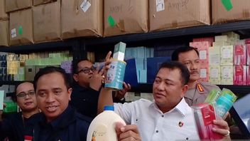 Riau Islands Police And BPOM Batam Raid Illegal Cosmetic Warehouse From China