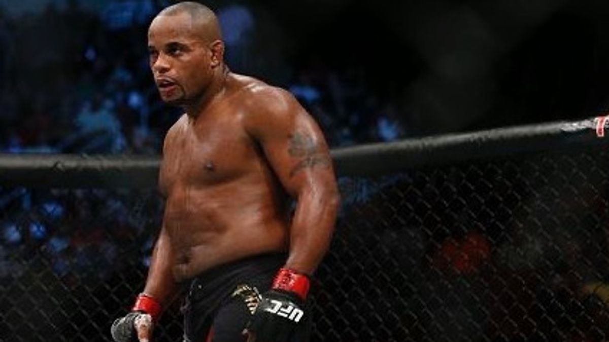 Daniel Cormier: Saya Bisa Mengalahkan Mike Tyson dalam Pertarungan Jalanan