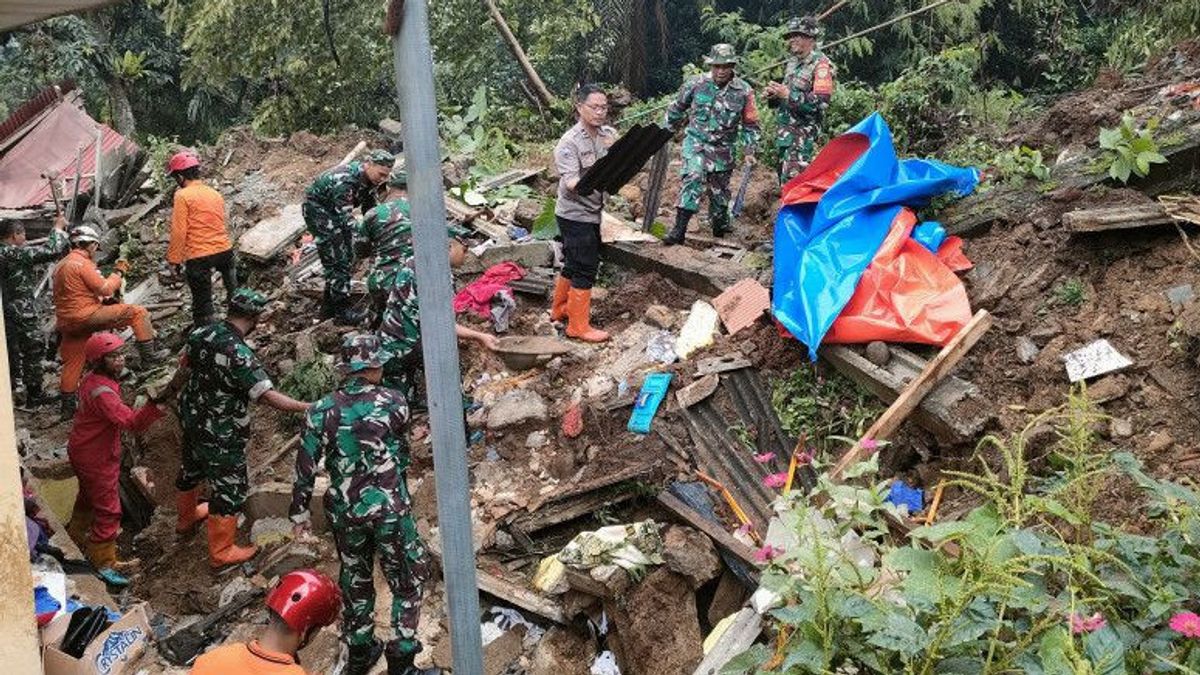 SAR Team Temporarily Stop Searches For 4 Victims Of The Bogor Empang Landslide