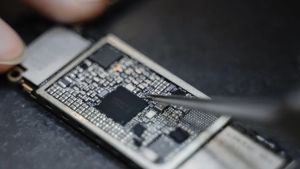 Samsung Diprediksi Alami Penurunan Keuntungan 80% di Kuartal Ketiga Akibat Surplus Chip