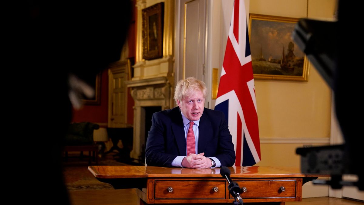 英国首相鲍里斯 · 约翰逊积极为 Covid - 19