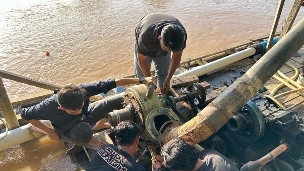 Police Raid Illegal Gold Mining In Sarolangun Jambi, 6 Ships Seized