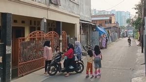 Terekam CCTV, Dua Maling Berhasil Curi Motor Milik Warga Saat Waktu Magrib