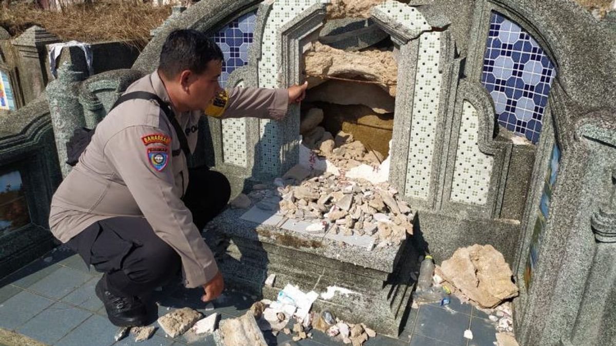 West Kalimantan Kubu Raya Police Investigate Destruction Of 14 Chinese Ethnic Graves