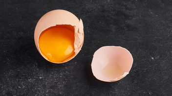 割れた卵は食べても安全ですか?説明をチェックしてください