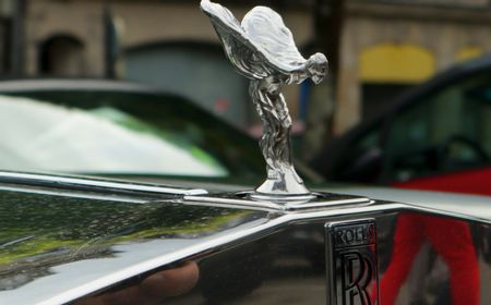 Mantan Petinggi Rolls-Royce Tewas Ditikam di Depan Rumahnya Seharga Rp62 Miliar