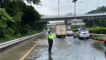 ジャカルタのいくつかの有料道路が浸水している