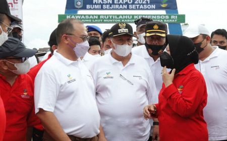 Mensos Risma Serahkan Bantuan Atensi Rp2,6 Miliar untuk Warga Bangka Barat