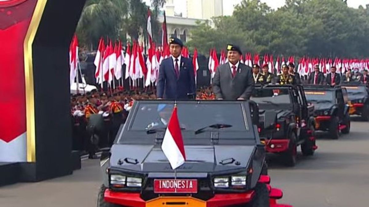 Accompanied By Prabowo, Jokowi Jaik Rantis Brimob Untuk Penganugerahan Loka Praja Samrakshana Polri