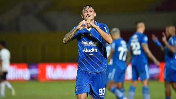 前尤文图斯热情的雅加达在El Clasico Indonesia Persib vs Persija的首场比赛中