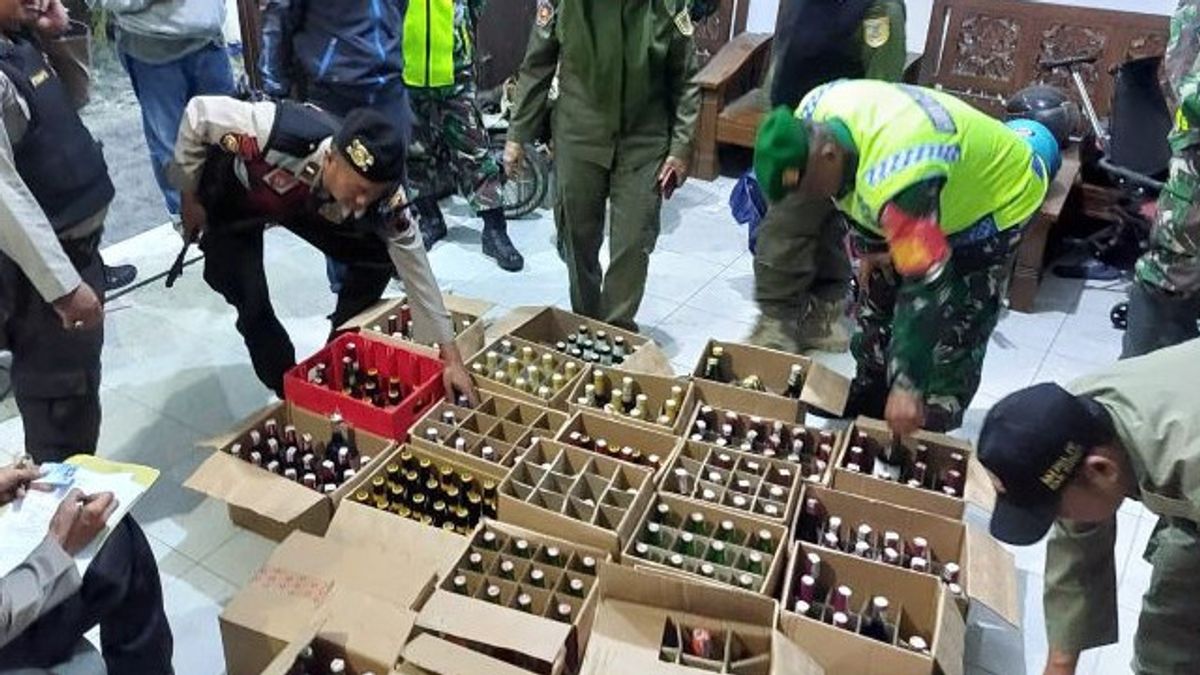 Gerebek Gudang Miras di Kudus, Aparat Sita 400 Botol Tanpa Izin