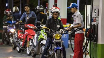 World Oil Prices Rise And Fall, Observers Remind Of Potential Increases In Fuel Prices