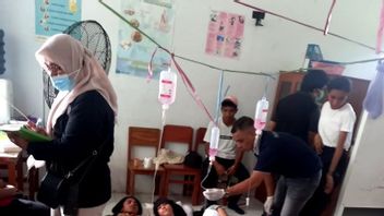 Toxic After Eating Bayam Vegetables And Fried Fish, 55 SCHOLAR High School Students In Ambon Mual, Dizziness And Diarrhea