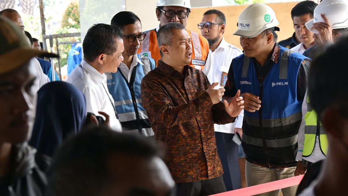 Ahead Of The Christmas And New Year Holidays, Minister Of Transportation Dudy Checks The Readiness Of Tanjung Perak Port