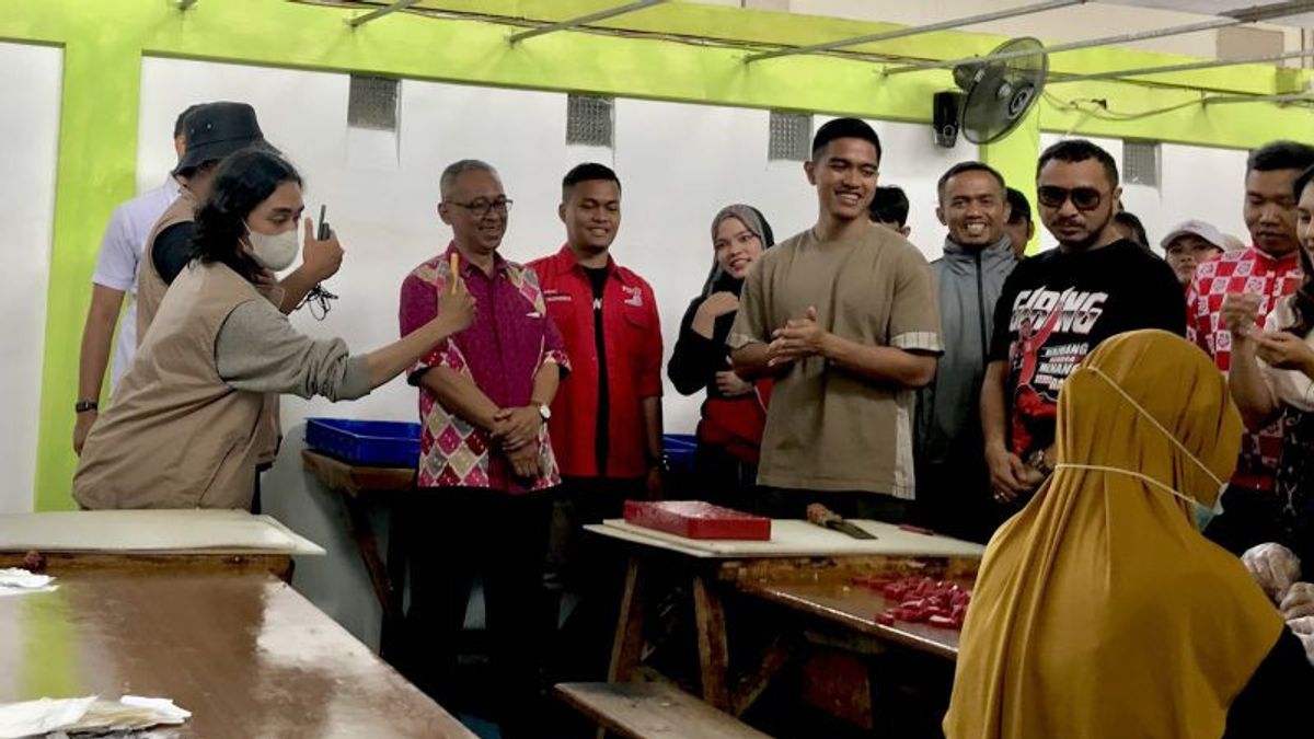 Ganjar Pranowo Ziarah To The Tomb Of The Founder Of The Al-Quran Cijantung Islamic Boarding School