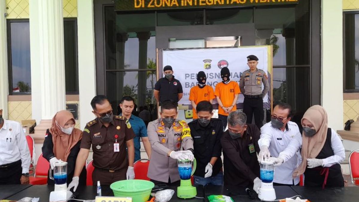 1 Kg Of Methamphetamine From Riau Was Destroyed By The Police In Jambi